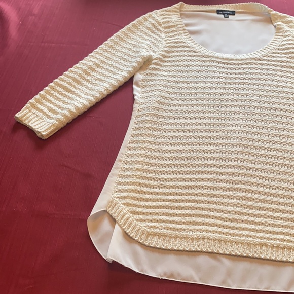 Women’s Le Chateau Sweater - Picture 2 of 6
